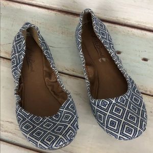 Lucky Brand Shoes - Lucky Brand Flats Erin Canvas Blue Geometric Print Lucky Brand Shoes - Lucky Brand Flats Erin Canvas Blue Geometric Print